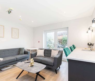 Stylish Living in a Luxury All En-Suite House Share Room 4 - Photo 2