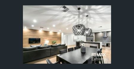 EX DISPLAY HOME! - Photo 3