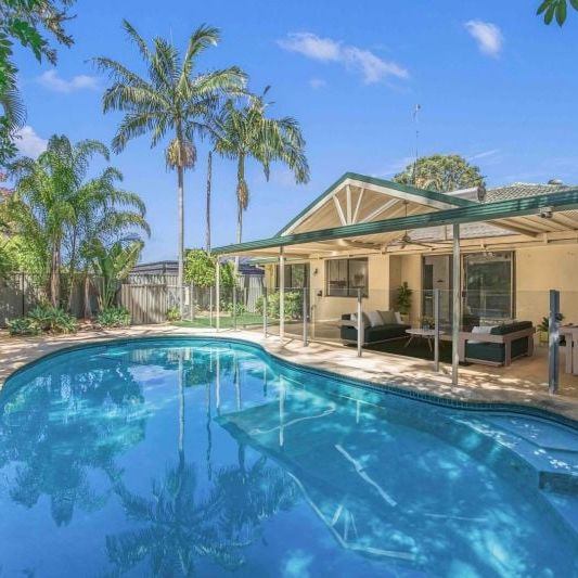 Private, Family-Friendly Home in Southport’s Best Location! - Photo 1