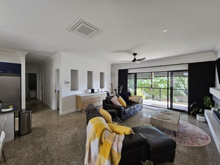 16 Dwyer Crescent - Photo 3