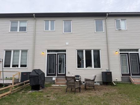 For Lease - 216 Billrian Cres Crescent, Stittsville - Munster - Richmond, Ontario - Photo 5