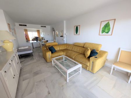 Middle Floor Apartment in Benalmadena - Photo 3