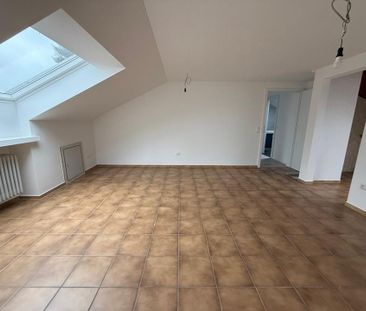 Dachgeschosswohnung frisch saniert und renoviert inkl. neue Einbauk... - Photo 5