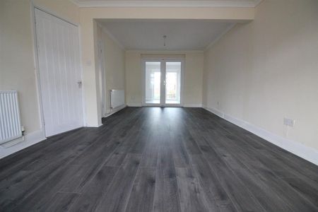 Burnham Gardens, Hounslow - Photo 2