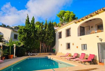 SPACIOUS VILLA FOR RENT FOR LONG TERM INCLUDING SUMMER