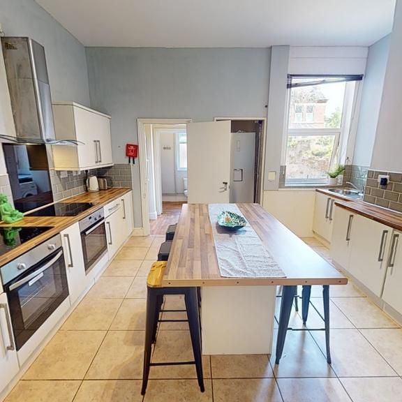 7 bedroom semi-detached house to rent - Photo 1