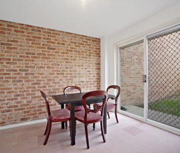 Spacious full brick townhouse - Photo 4