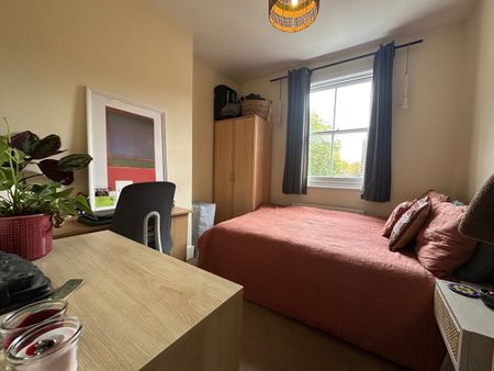 4 Bed Terraced House, Swanfield Street, E2 - Photo 2