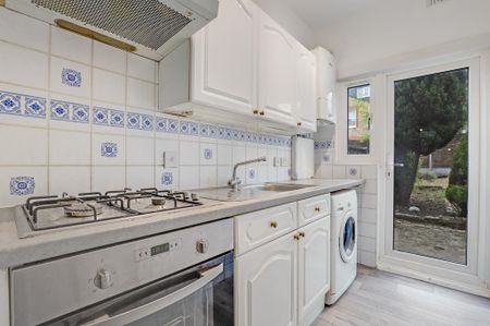 3 bedroom terraced house to rent - Photo 5