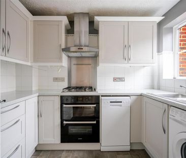 3 bedroom end of terrace house to rent - Photo 3