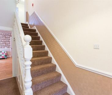 1 bedroom Flat To Let - Photo 2