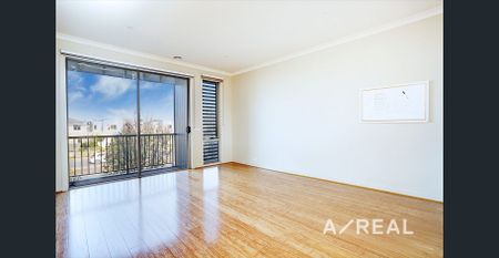 Stunning Family Home in the Heart of Point Cook - Photo 3