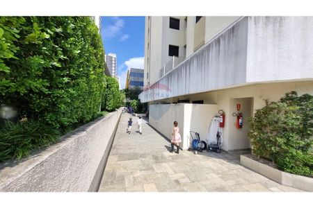 Apartamento reformado, 2 dormitórios, uma suite e duas vagas no Condomínio Saints Lois em Santo Amaro - Foto 3