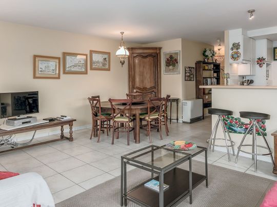 Gemeubeld hoekappartement te huur op jaarbasis - Photo 1