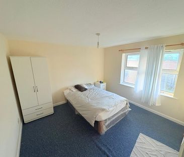 Studio Flat, Norbury Streatham Croydon, SW16 - Photo 2