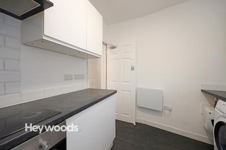 4 bedroom house of multiple occupation to rent - Photo 3