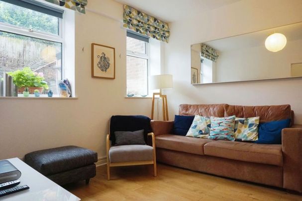 2 bedroom flat to rent - Photo 1