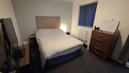 Churchill Road, Uxbridge, UB10 - Photo 5