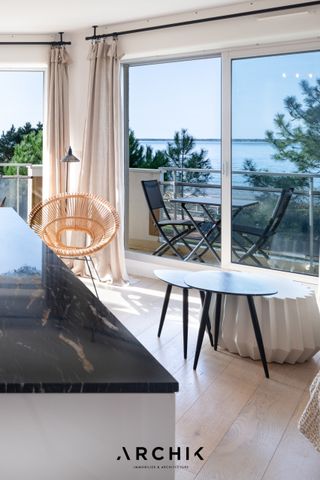 Architecture contemporaine, cet appartement de 60 m2 situé au premier étage d'une résidence standing installée au coeur d'un parc paysager, offre un accès direct à la plage du Moulleau. - Photo 2