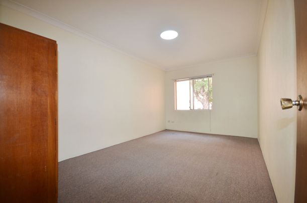 2 Bedroom Unit in Handy Location!! - Photo 1