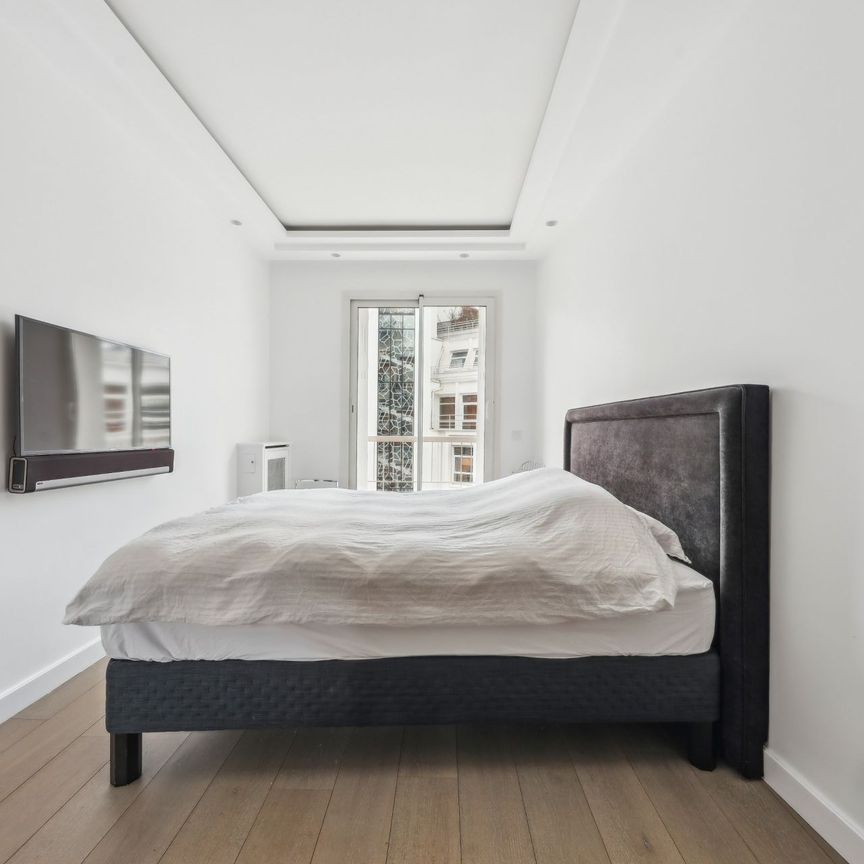 Location Appartement Paris 8 3 Pièces 118 m² - Photo 1