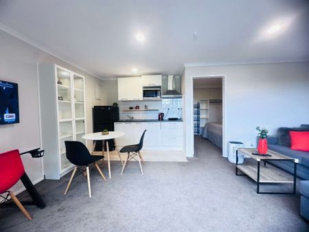 One Bedroom Flat in Albany - Photo 5