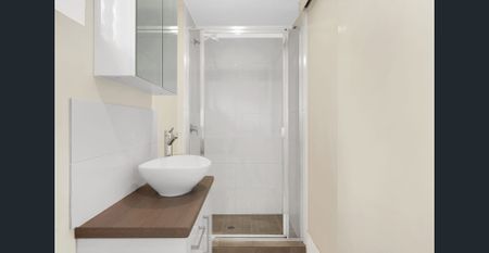 SPACIOUS - LOCATED PERFECTLY - Photo 2