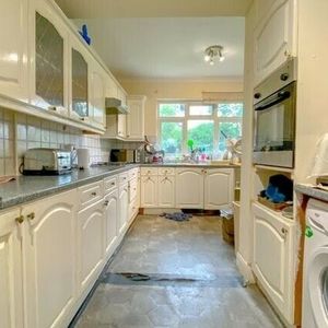 Room in a Shared House, Queens Road, SM4 - Photo 2