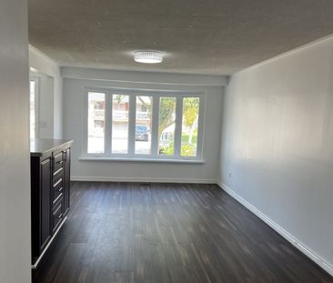 For Lease - 3453 Oakglade Crescent, Mississauga, Ontario - Photo 2