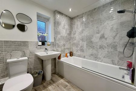 2 bedroom semi-detached house to rent - Photo 5