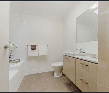 3 BEDROOOM TOWNHOUSE: Pool, gym, back yard - Photo 6