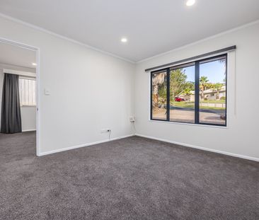Sunny Family Home with Flexible Living in Orewa - $820 per week - Photo 4