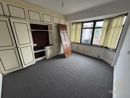 4 bedroom semi-detached house to rent - Photo 3