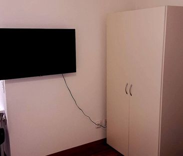 Fully furnished studio apartment in the central 10th district of Zu... - Photo 4