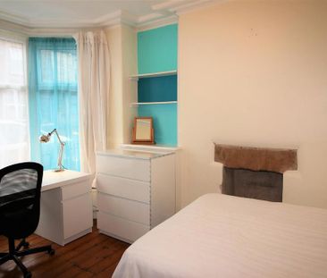 4 bedroom private hall to rent - Photo 3