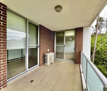 Convenient First Floor Apartment – Walk to Everything... - Photo 6