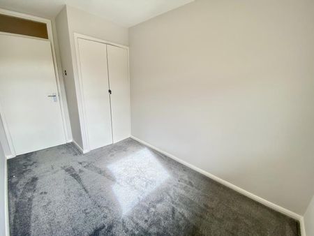 4 bedroom semi-detached house to rent - Photo 5