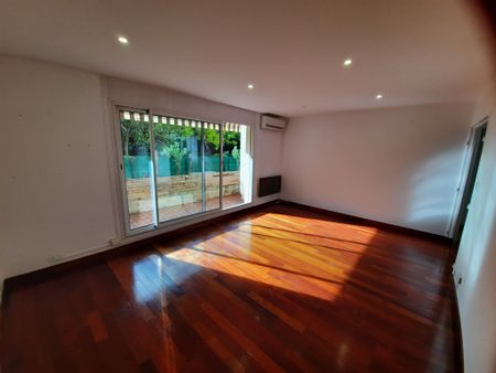 Location Appartement 3 pièces 64m² MARSEILLE 8ème - Photo 4