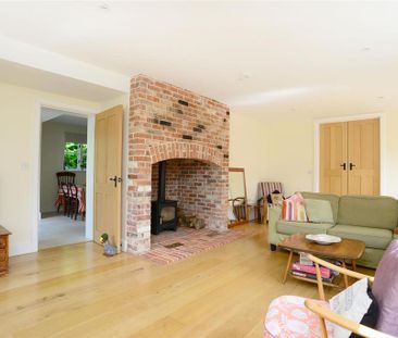 4 bedroom detached house to rent - Photo 2