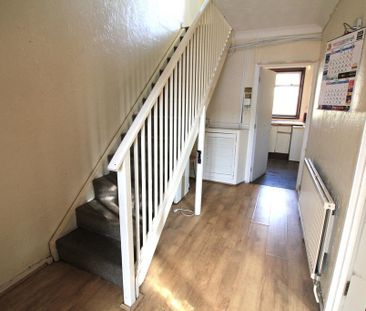 4 bedroom semi-detached house to rent - Photo 3