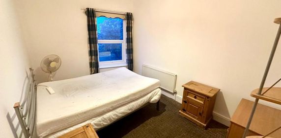 1 bedroom ground floor flat to rent - Photo 2