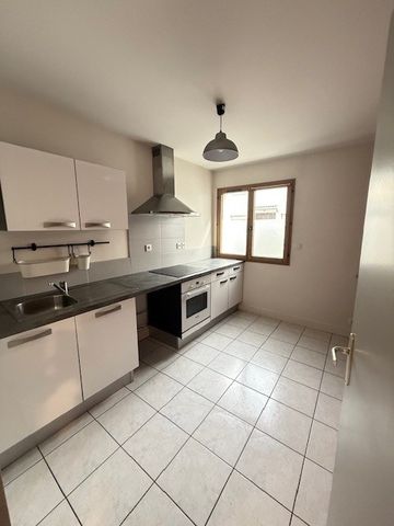 Location Appartement 2 pièces 50m² LA ROCHE SUR YON 85000 - Photo 3