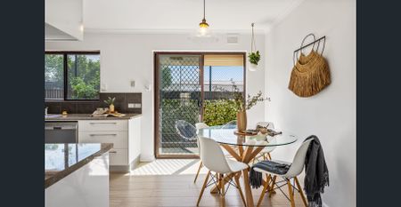 Stylishly Refurbished 3 Bed Homette in a Quiet, Leafy City-Fringe Pocket - Photo 5