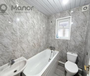 3 bedroom flat to rent - Photo 4