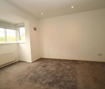 The Pastures, Hemel Hempstead, HP1 2TW, Hertfordshire - Photo 2