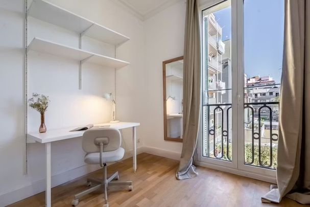 Carrer de Pau Claris, Barcelona, Catalonia 08009 - Photo 1