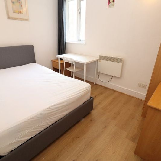 Room in a Shared Flat, Duckett Street, E1 - Photo 1