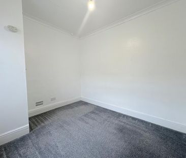 4 bedroom terraced house to rent - Photo 3