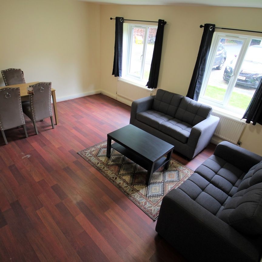 3 Bed Flat, Orchard Lodge, LS6 - Photo 1