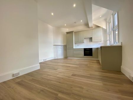 2 bedroom flat to rent - Photo 2